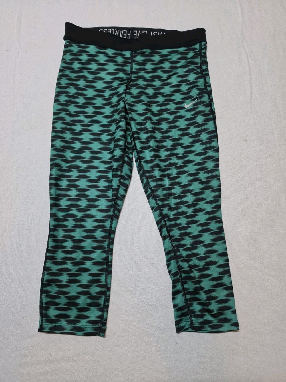 Nike Women’s Leggings Size Medium Green Black Dri-FIT Printed Capri